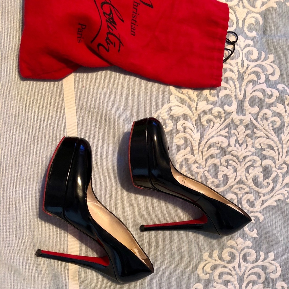 ❌SOLD❌Christian Louboutin 39.5 Bianca